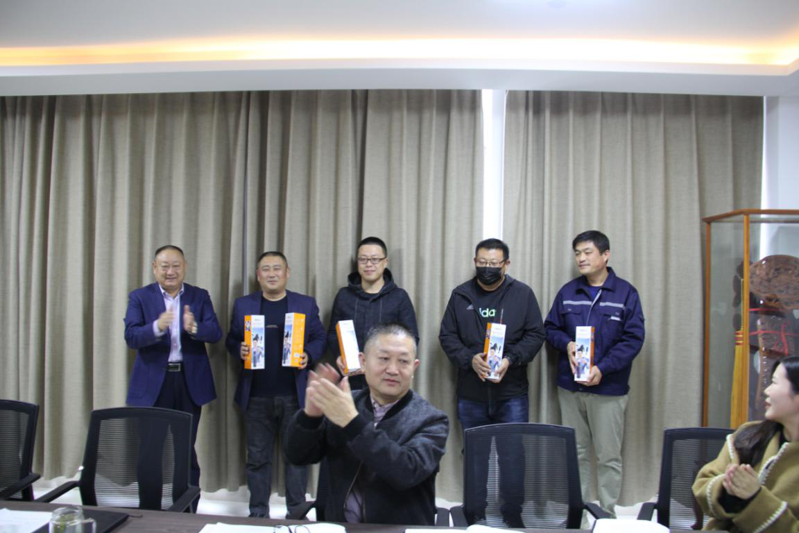 華麟建裝召開9-10月總結(jié)會(huì)暨濟(jì)南項(xiàng)目一線人員返泰歡迎會(huì)