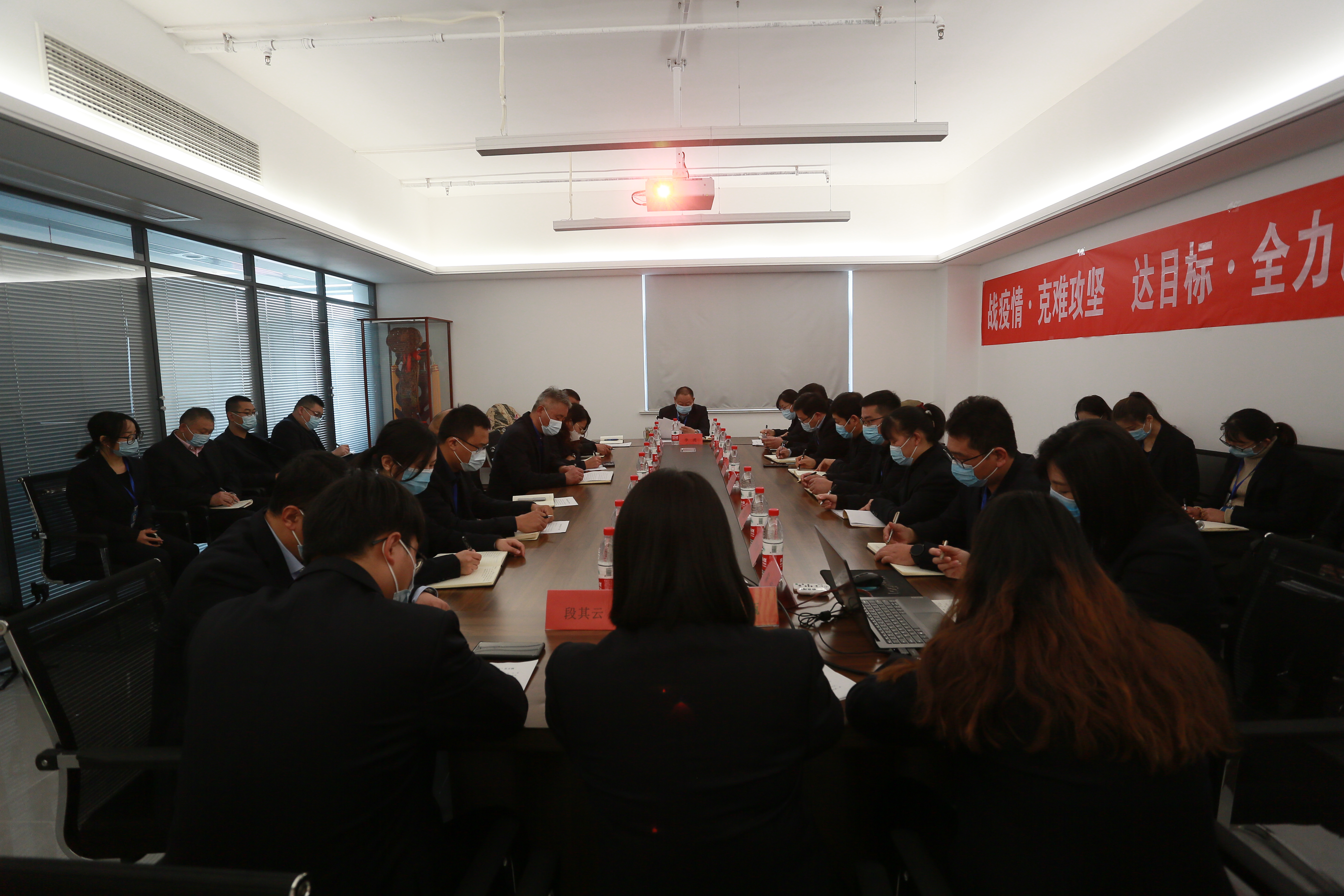 【新聞】泰山中瑞（泰安）產(chǎn)業(yè)投資有限公司組織權(quán)屬子公司召開 “搶抓機(jī)遇·奮戰(zhàn)40 天” 2022 年中高層年度動(dòng)員大會(huì)(圖7)